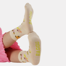 Load image into Gallery viewer, Tapestry Floral Crew Socks