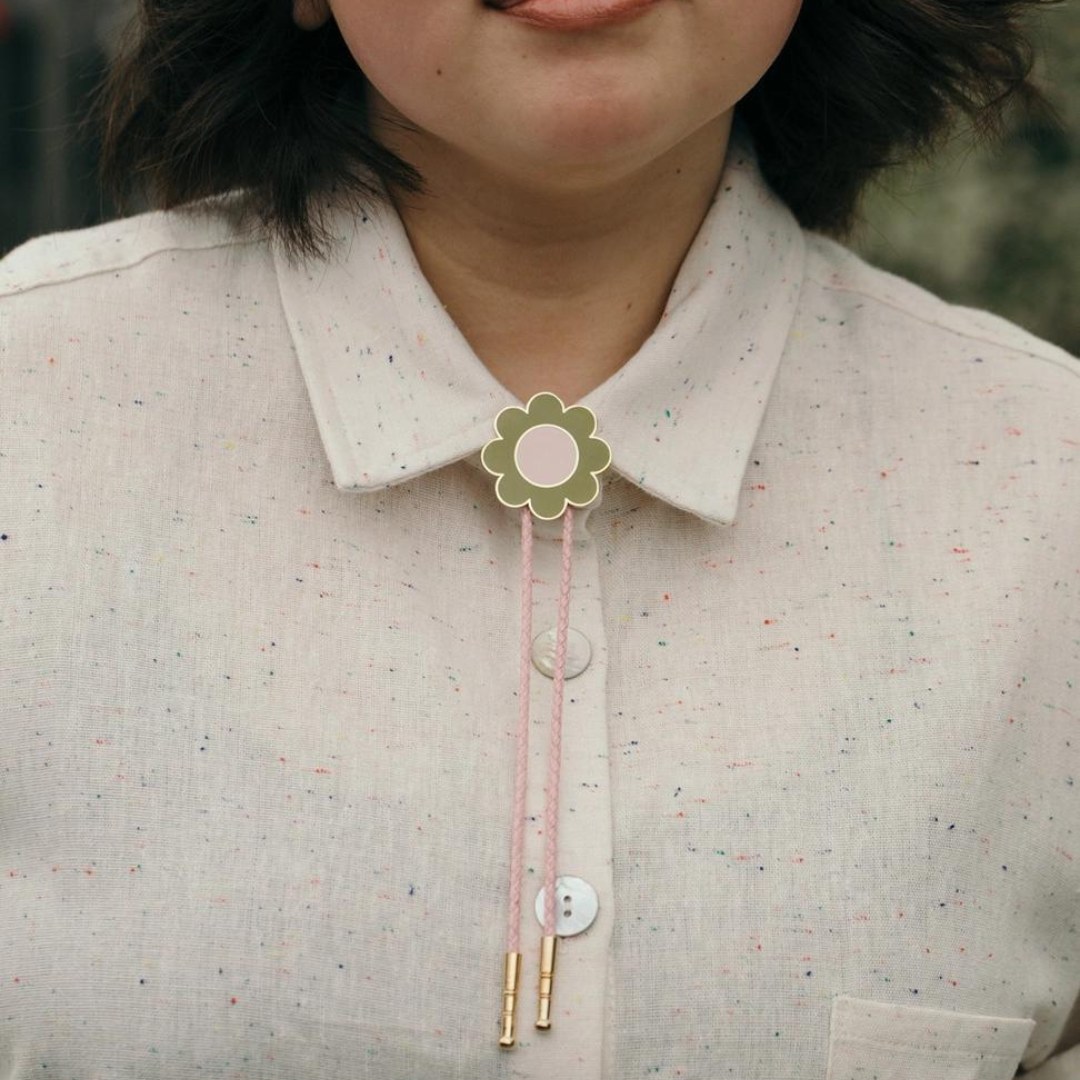 Big Daisy Bolo Tie